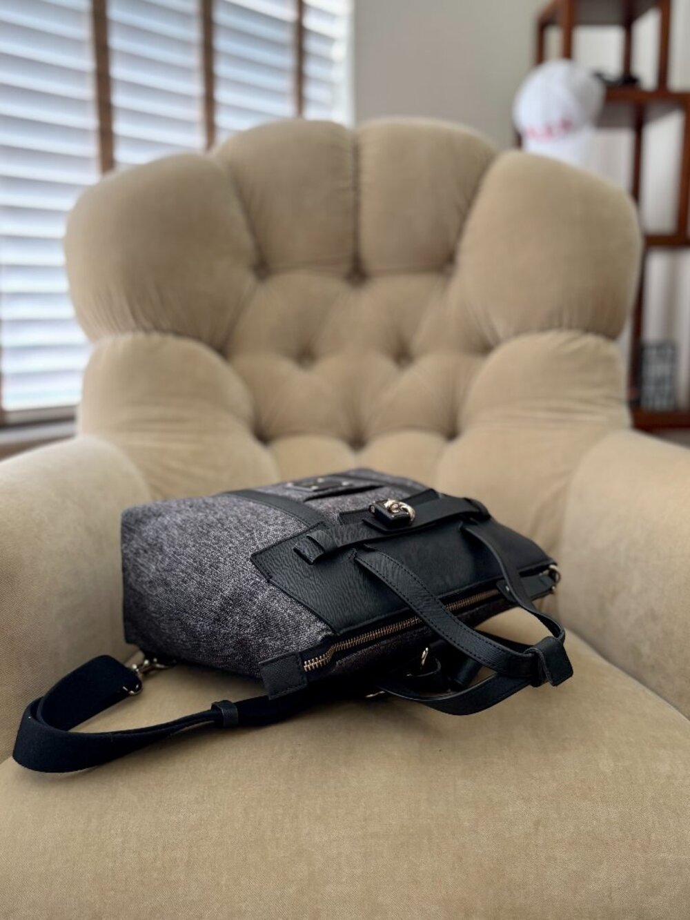 Auth HENRI BENDEL Iconic Mini Jetsetter 3-Way Convertible Backpack...FABULOUS! - Picture 4 of 8